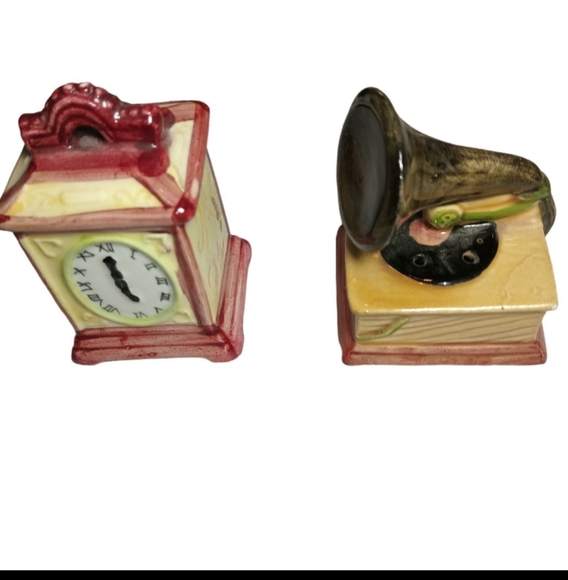 Vintage lefton matching set phonograph and clock salt and pepper shakers - Picture 3 of 5